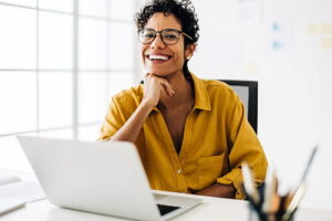 Happy woman in front of a laptop